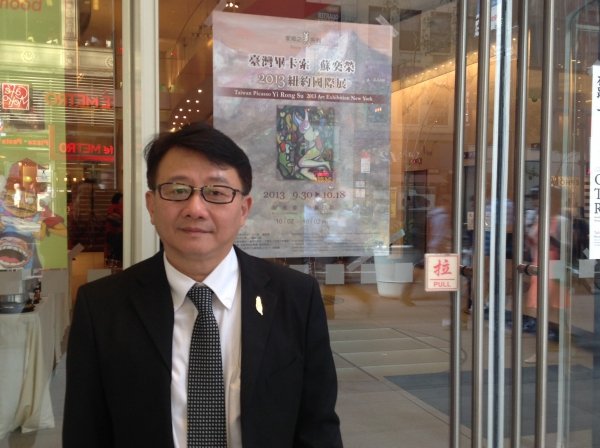 蘇奕榮老師在展覽場留影